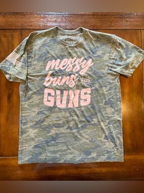 Shield Republic women’s Med camo tee